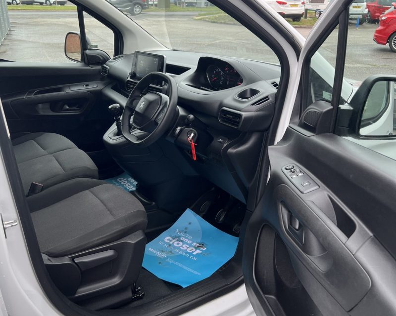 Peugeot Partner 950 1.5 BlueHDi Professional Premium+ LWB Van