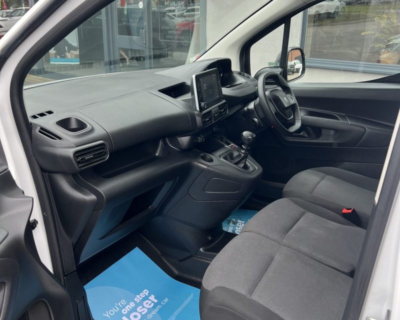 Peugeot Partner 950 1.5 BlueHDi Professional Premium+ LWB Van