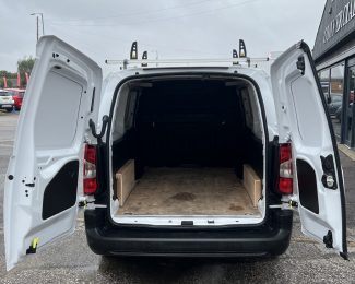 Peugeot Partner 950 1.5 BlueHDi Professional Premium+ LWB Van