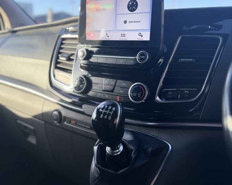 Ford Tourneo Custom 2.0 EcoBlue Titanium 130PS 9 seater LWB