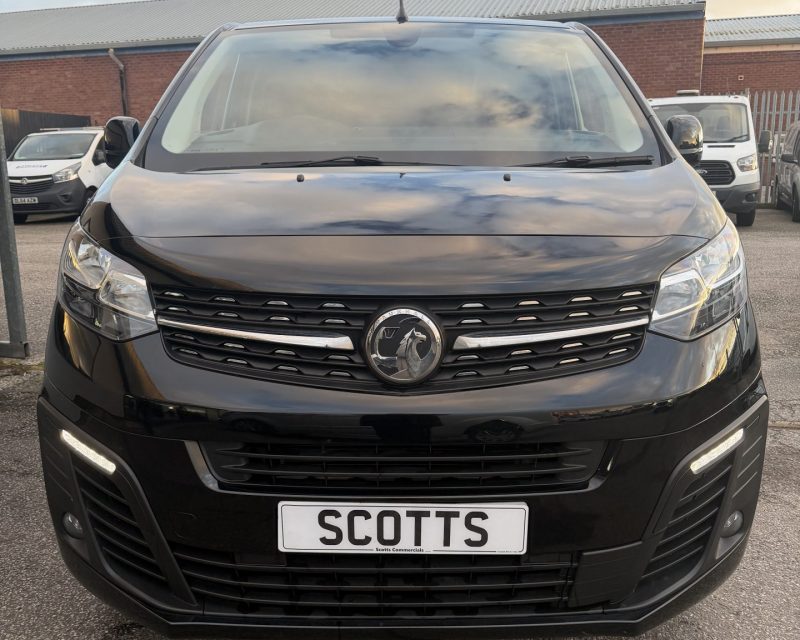 Vauxhall Vivaro 2.0 Turbo D Professional 3100 145 ps LWB