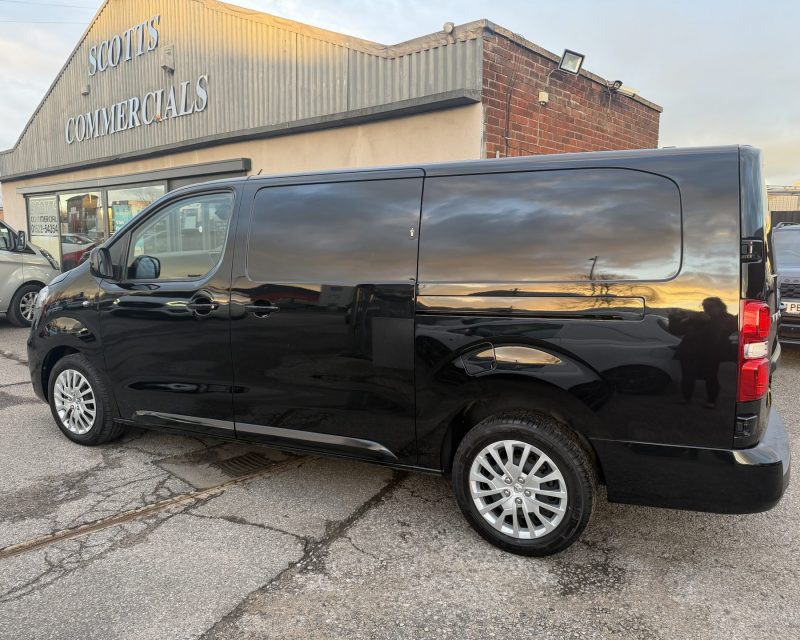 Vauxhall Vivaro 2.0 Turbo D Professional 3100 145 ps LWB