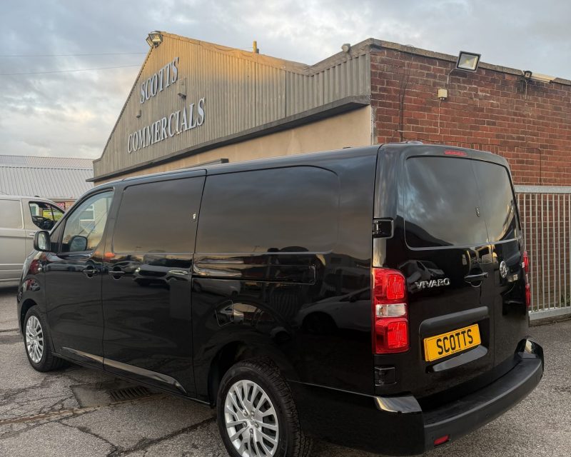 Vauxhall Vivaro 2.0 Turbo D Professional 3100 145 ps LWB