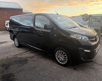 Vauxhall Vivaro 2.0 Turbo D Professional 3100 145 ps LWB