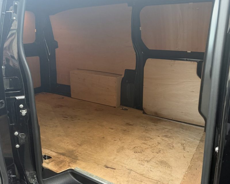 Vauxhall Vivaro 2.0 Turbo D Professional 3100 145 ps LWB