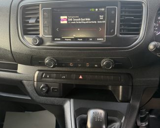 Vauxhall Vivaro 2.0 Turbo D Professional 3100 145 ps LWB