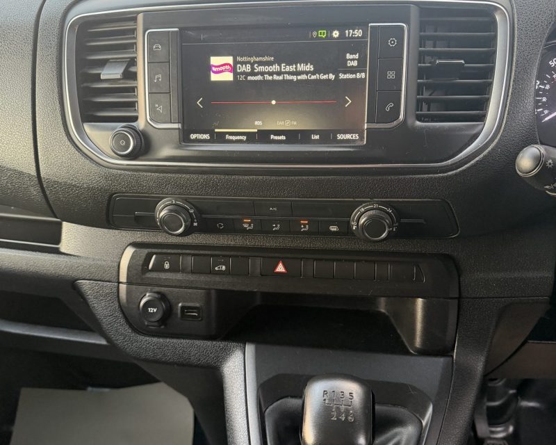 Vauxhall Vivaro 2.0 Turbo D Professional 3100 145 ps LWB