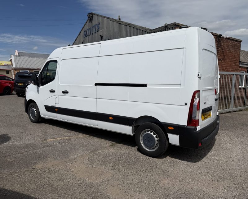 Renault Master LM35 2.3 CDTi 135 Business LWB