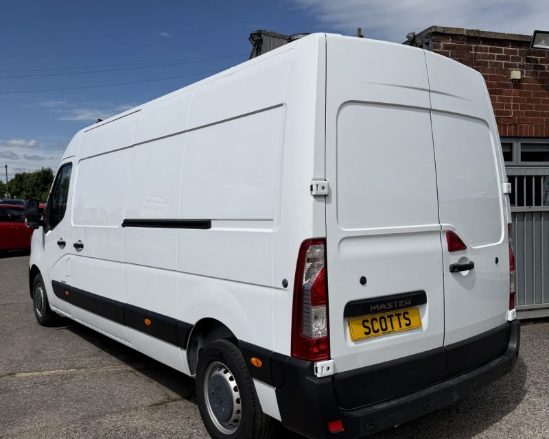Renault Master LM35 2.3 CDTi 135 Business LWB