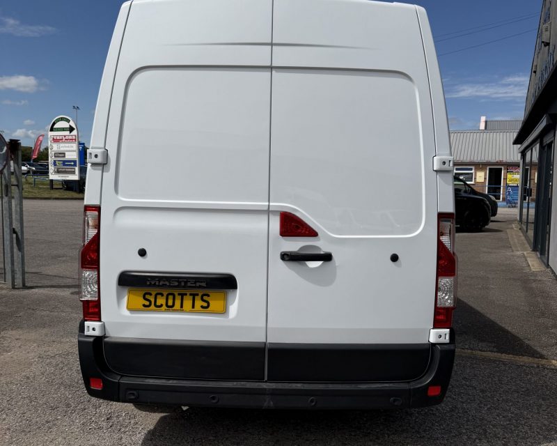 Renault Master LM35 2.3 CDTi 135 Business LWB