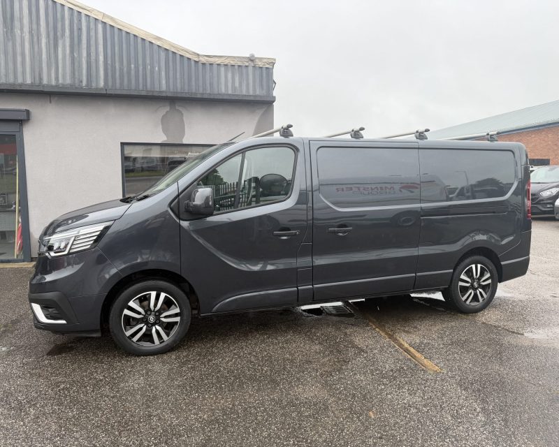 Renault Trafic 2.0 dCi Sport Extra LL30 150ps LWB