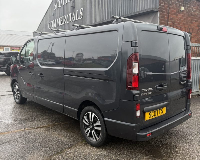 Renault Trafic 2.0 dCi Sport Extra LL30 150ps LWB