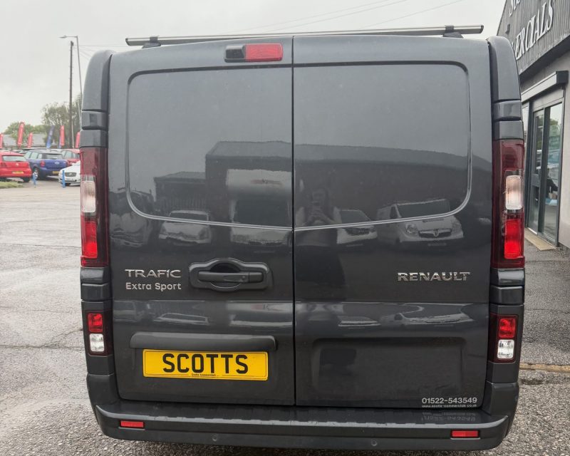 Renault Trafic 2.0 dCi Sport Extra LL30 150ps LWB