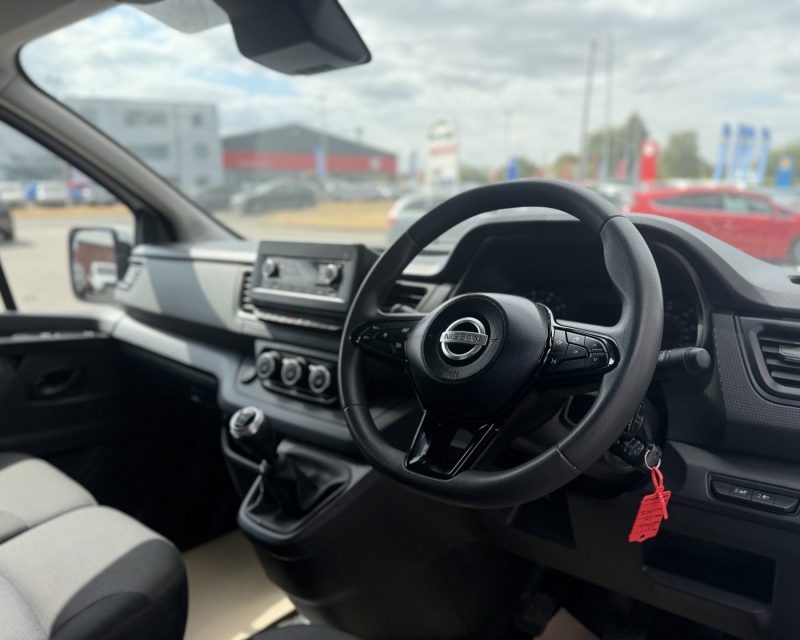 Nissan Primastar SL28 Acenta 2.0 dCi SWB