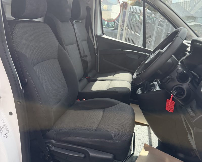 Nissan Primastar SL28 Acenta 2.0 dCi SWB