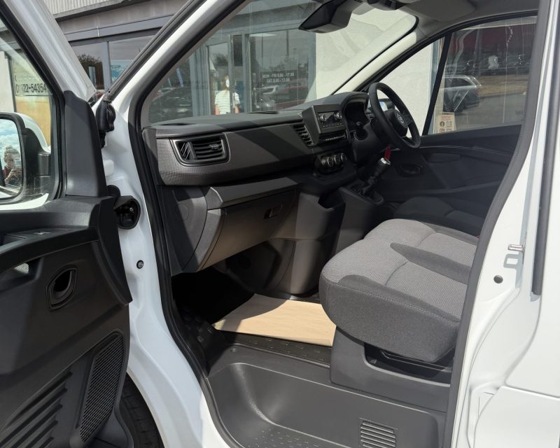 Nissan Primastar SL28 Acenta 2.0 dCi SWB
