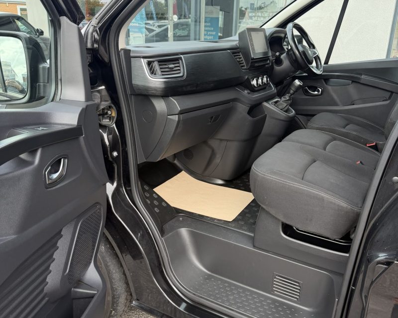 Renault Trafic 2.0 dCi 150ps Sport+ LL30 LWB