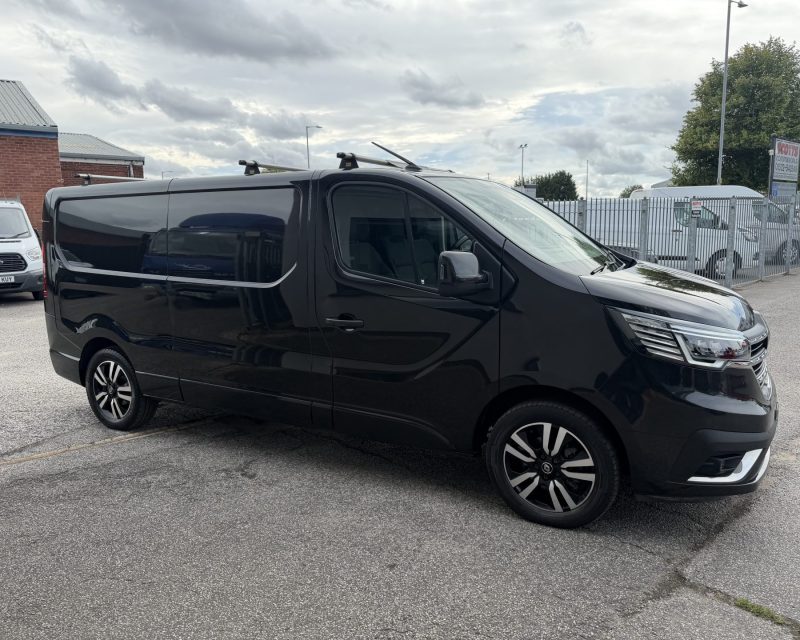 Renault Trafic 2.0 dCi 150ps Sport+ LL30 LWB