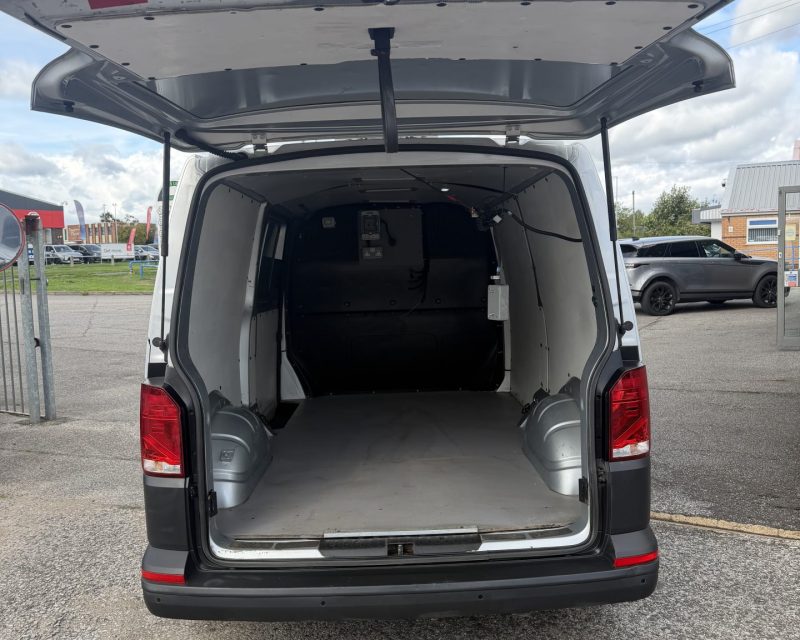 Volkswagen Transporter 2.0 TDi 150ps Tailgate LWB