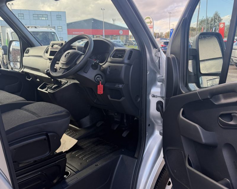 Vauxhall Movano 2.3 Turbo CDTi L3H2 135PS